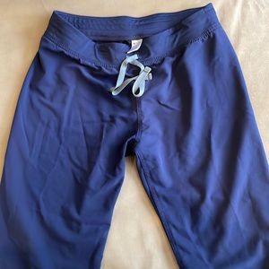 Figs women’s Livingston basic scrub pants